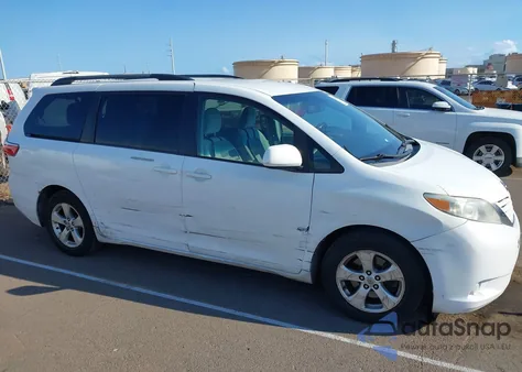 2017 Toyota Sienna Le 8 Passenger из США, поврежденный, VIN 5TDKZ3DC1HS788297